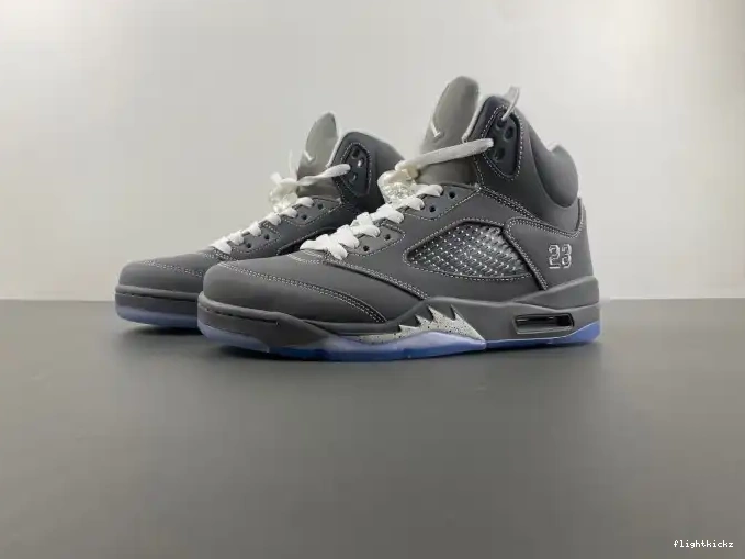 Grey Air Jordan Wolf Retro 136027-005 5 0516